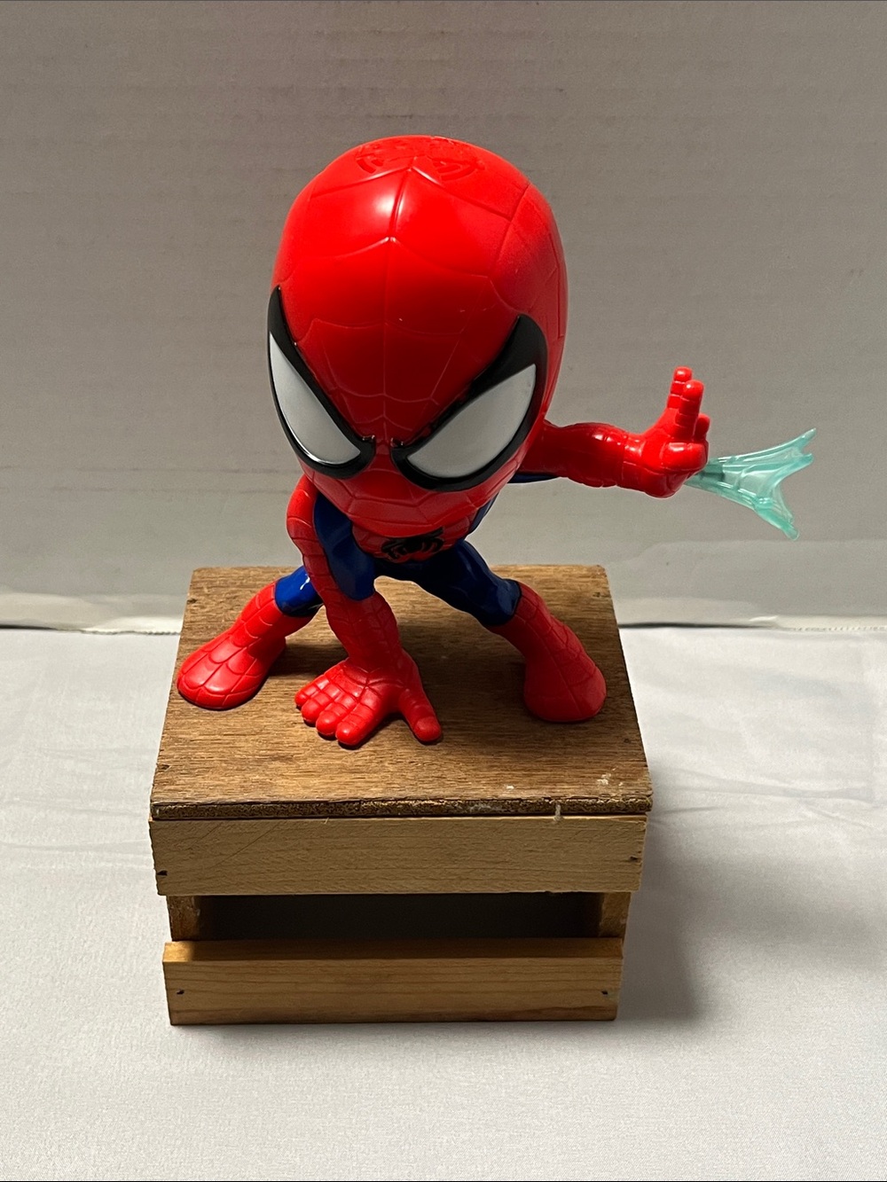 BOP-IT GAME SPIDER-MAN TWIST HIS WAIST BOP HIS HEAD AND PULL HIS WEB TO PLAY